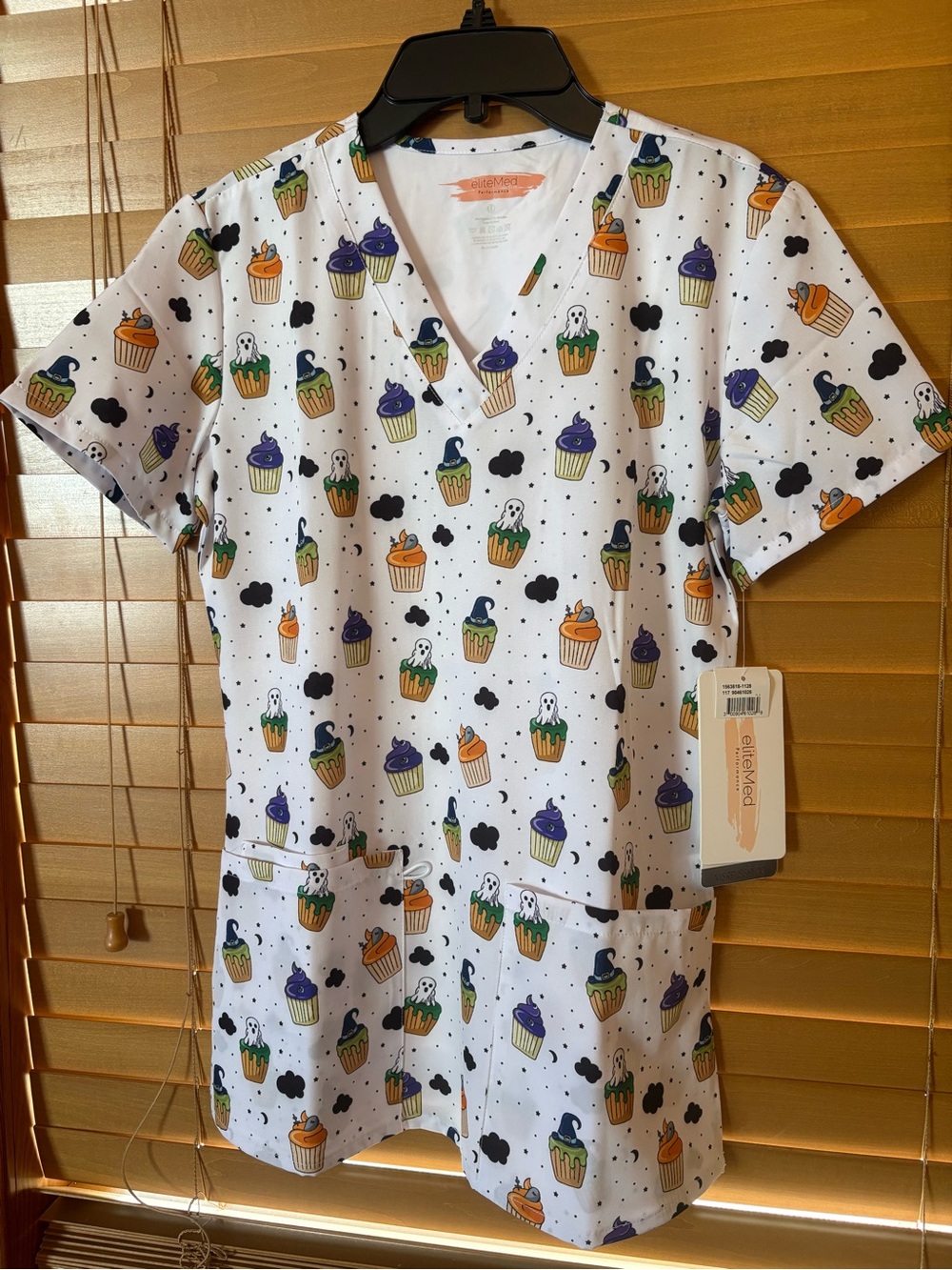 Elitemed NWT Women's White Halloween Cupcake Print Scrub Top. Size Small PTP 19”